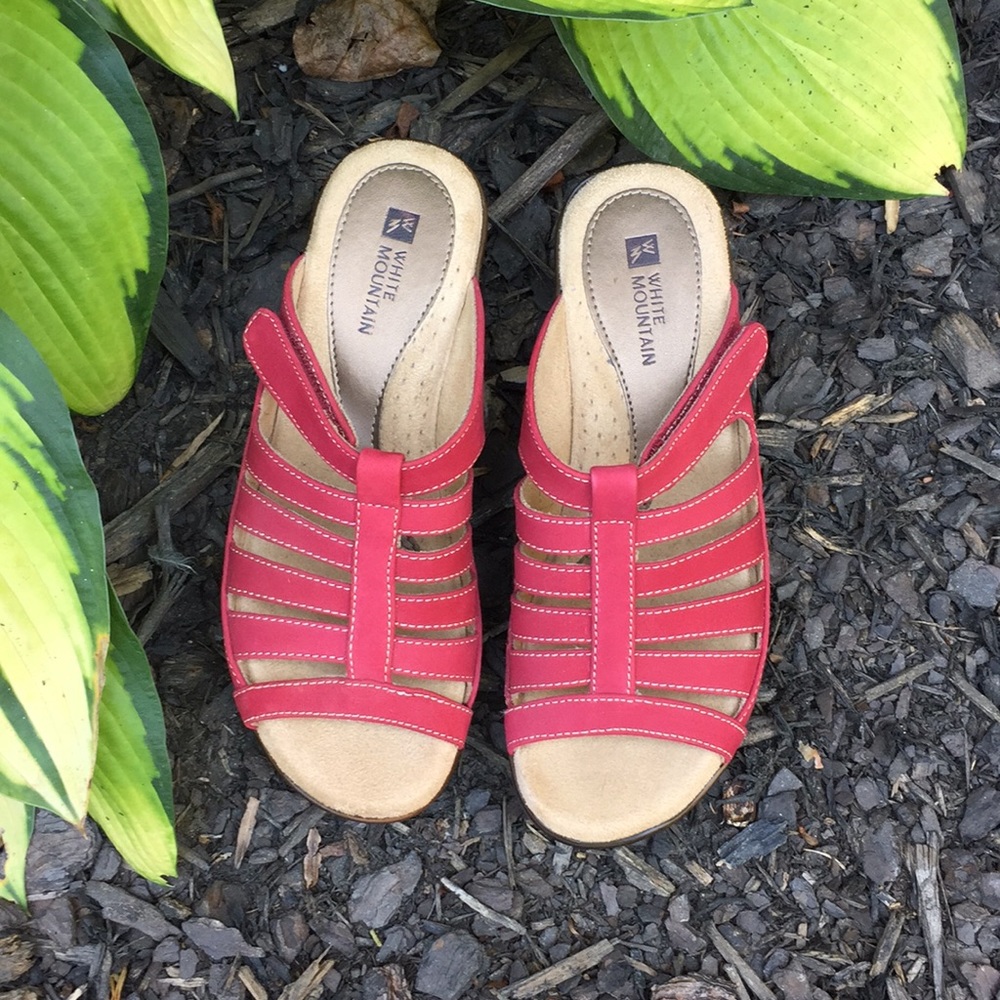 White Mountain leather slip on red and brown 7M